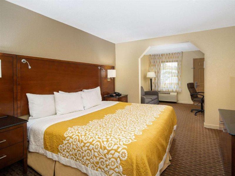Days Inn By Wyndham Thomaston Exterior photo